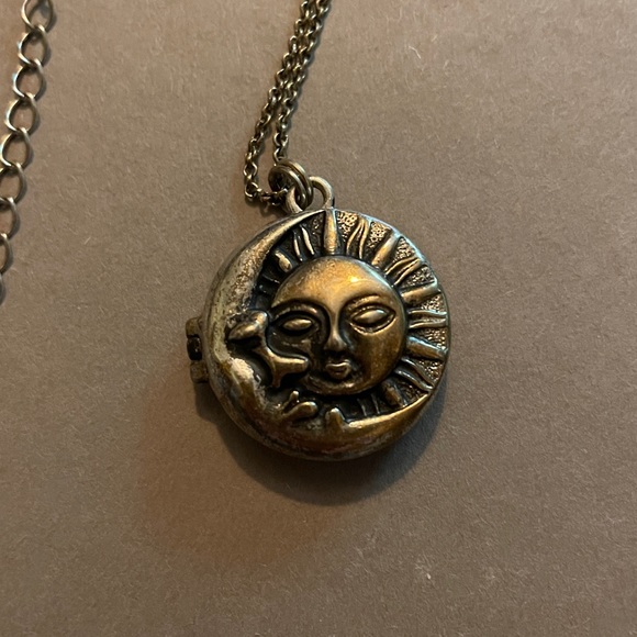 Vintage Women’s Silver Chain Sun/Moon Witchy Locker. 13 Inch Chain w/Extender. - Picture 2 of 4